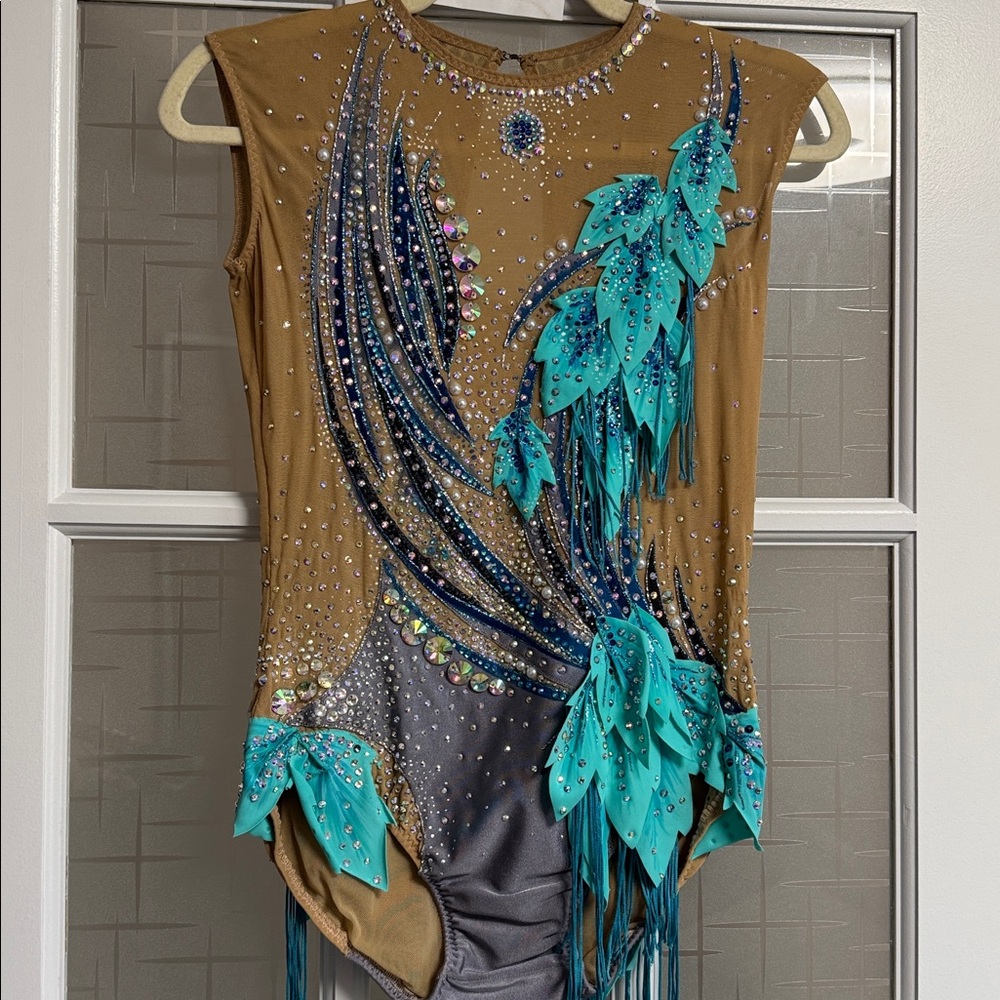 Rhythmic Gymnastics leotard. Size 11-13 y.o.